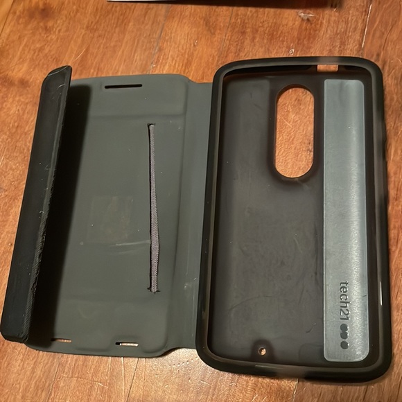 Tech21 phone case - Picture 3 of 3